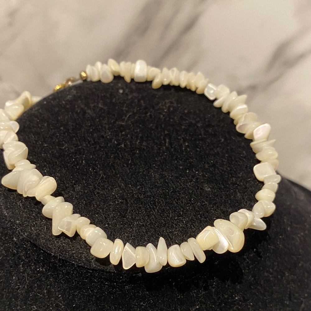 Elegant mother of pearl Beaded bracelet - Picture 3 of 6